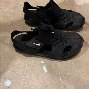 Boys size 13 Nike Black Sandals